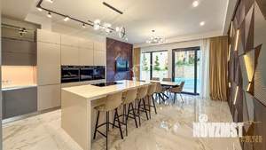 Дом 220м², 2-этажный, участок 5 сот.  