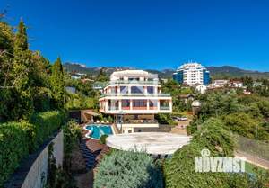 Дом 1307м&sup2;, 4-этажный, участок 50 сот.  