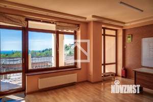 Дом 2347м&sup2;, 5-этажный, участок 100 сот.  