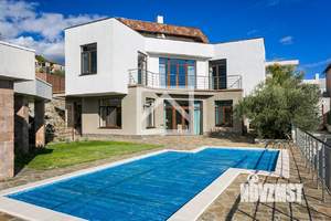 Дом 295м², 3-этажный, участок 9 сот.  