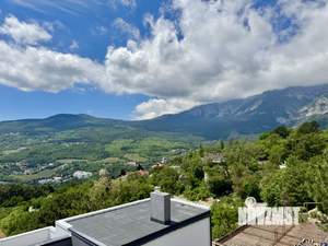 Дом 270м², 3-этажный, участок 6 сот.  