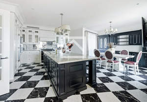 Дом 830м&sup2;, 4-этажный, участок 10 сот.  