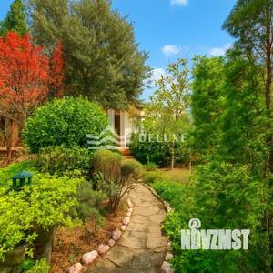 Дом 365м&sup2;, 3-этажный, участок 20 сот.  