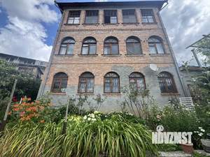 Дом 373м&sup2;, 3-этажный, участок 9 сот.  