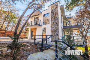 Дом 326м&sup2;, 3-этажный, участок 8 сот.  