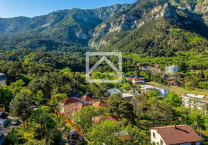 Дом 690м&sup2;, 2-этажный, участок 12 сот.  