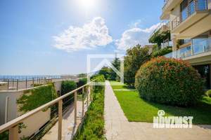 Дом 820м&sup2;, 3-этажный, участок 8 сот.  