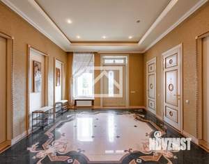 Дом 1000м&sup2;, 3-этажный, участок 25 сот.  