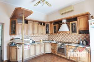Дом 550м², 3-этажный, участок 12 сот.  