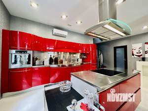 Дом 350м&sup2;, 2-этажный, участок 9 сот.  