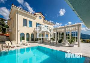 Дом 1160м&sup2;, 3-этажный, участок 8 сот.  