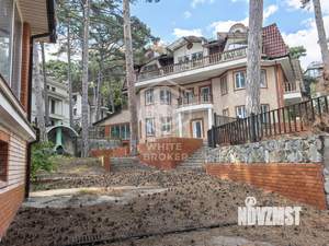 Дом 690м², 3-этажный, участок 13 сот.  