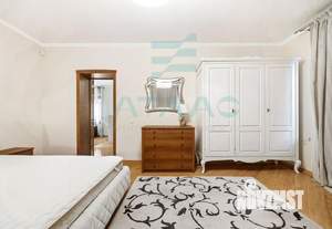 Дом 300м&sup2;, 3-этажный, участок 3 сот.  