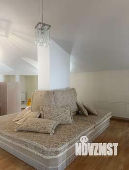 Коттедж 2500м&sup2;, 5-этажный, участок 1 сот.  