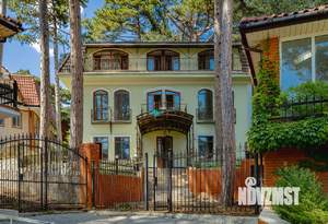 Дом 414м&sup2;, 3-этажный, участок 10 сот.  