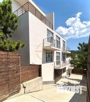 Дом 200м&sup2;, 3-этажный, участок 3 сот.  