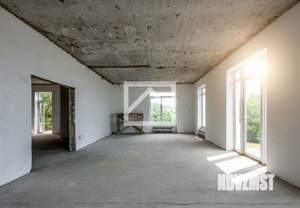 Дом 500м&sup2;, 4-этажный, участок 15 сот.  