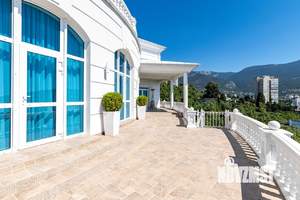 Дом 340м&sup2;, 3-этажный, участок 10 сот.  