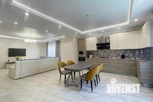 Коттедж 250м², 2-этажный, участок 4 сот.  