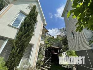 Дом 266м², 3-этажный, участок 8 сот.  