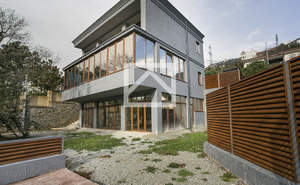 Дом 293м&sup2;, 3-этажный, участок 9 сот.  