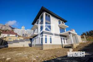 Дом 300м&sup2;, 3-этажный, участок 6 сот.  