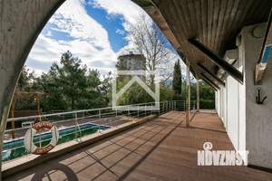 Дом 350м&sup2;, 3-этажный, участок 10 сот.  