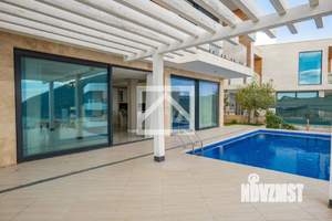 Дом 274м², 2-этажный, участок 4 сот.  