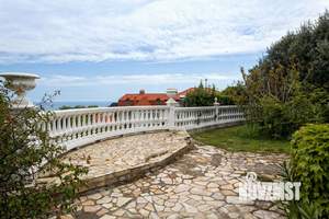 Дом 528м&sup2;, 2-этажный, участок 15 сот.  