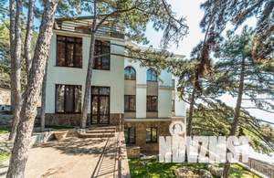 Дом 580м², 3-этажный, участок 14 сот.  