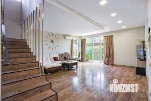 Дом 200м&sup2;, 2-этажный, участок 10 сот.  