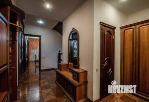 Дом 266м&sup2;, 3-этажный, участок 20 сот.  