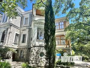 Коттедж 824м&sup2;, 3-этажный, участок 31 сот.  