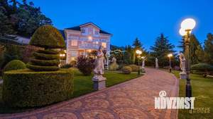 Дом 675м&sup2;, 2-этажный, участок 25 сот.  