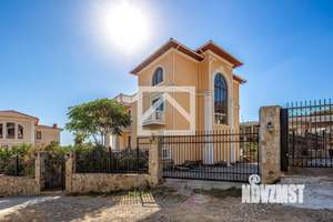 Дом 444м&sup2;, 4-этажный, участок 10 сот.  