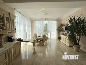 Дом 750м², 3-этажный, участок 24 сот.  