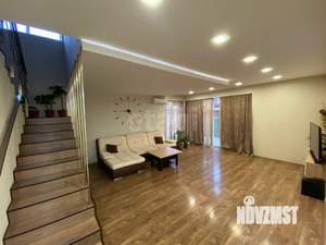 Дом 240м², 2-этажный, участок 10 сот.  