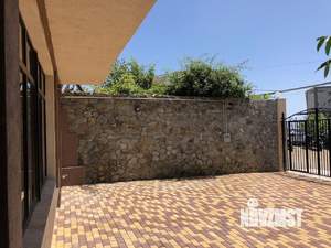 Дом 222м&sup2;, 3-этажный, участок 2 сот.  