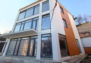 Дом 306м&sup2;, 3-этажный, участок 4 сот.  