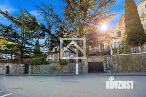 Дом 320м&sup2;, 3-этажный, участок 10 сот.  