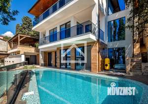 Дом 640м&sup2;, 3-этажный, участок 11 сот.  