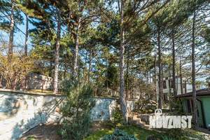 Дом 610м&sup2;, 3-этажный, участок 15 сот.  