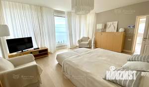 Дом 564м², 3-этажный, участок 12 сот.  