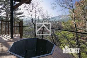 Дом 249м&sup2;, 3-этажный, участок 5 сот.  