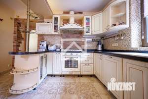 Дом 395м&sup2;, 4-этажный, участок 6 сот.  