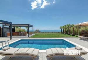 Дом 318м&sup2;, 2-этажный, участок 8 сот.  