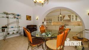 Дом 790м&sup2;, 3-этажный, участок 10 сот.  