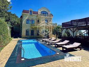 Дом 631м&sup2;, 4-этажный, участок 8 сот.  