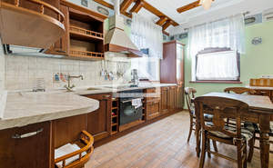 Дом 528м&sup2;, 3-этажный, участок 45 сот.  