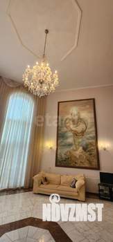 Дом 696м&sup2;, 3-этажный, участок 6 сот.  